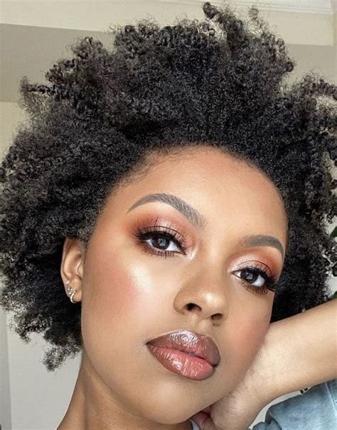 Makup Strike A Pose Beautiful Black Women Beauty Makeup Poses Lips