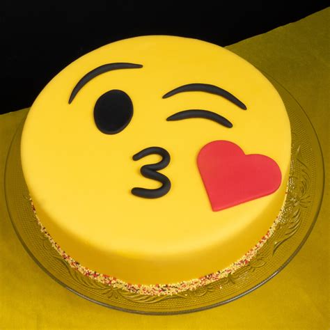 Best Kissing Emoji Face Cake Online Order Emoji Cakes Online