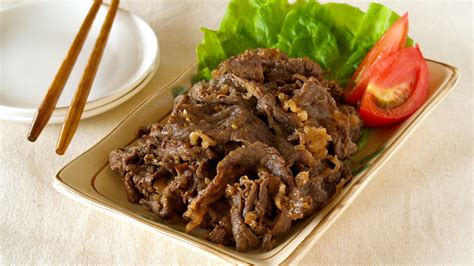 Rasa dan teksturnya gak jauh beda dengan yang asli, kok. Resep Beef Yakiniku Yoshinoya - Blog Masakan Indonesia
