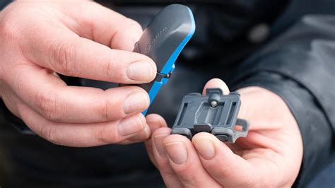 Dabei kann ein gps tracker hund weitaus mehr, als nur den aufenthaltsort und die laufstrecke zu überwachen. GPS-Tracker für Hunde von Tractive im Test: Weglaufen ist ...