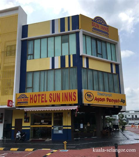 Neigboor hoods are friendly ~. Sun Inns Hotel Pasiir Penambang Kuala Selangor