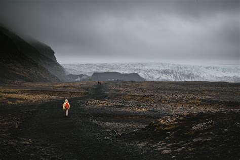Wallpaper Mountains Fog Road Tourists Landscape Iceland Hd
