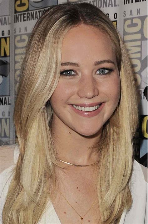 Jennifer Lawrence Debuts Platinum Blonde Hair On The Passengers Set Instyle