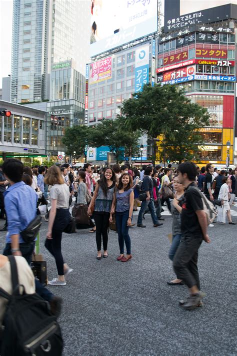The Hustle And Bustle Of Shibuya Crossing In Tokyo Japan Senyoritanet