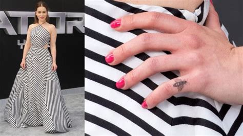 Instagram / @_dr_woo_ leave a comment. 20 Cute & Tiny Celebrity Tattoos | Bumble bee tattoo ...