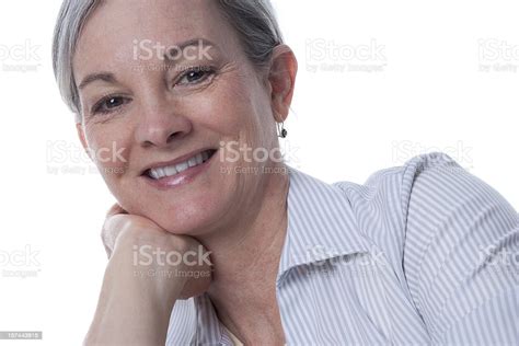 중년 여자 행복함 자세 45 49세에 대한 스톡 사진 및 기타 이미지 45 49세 50 54세 가냘픈 Istock