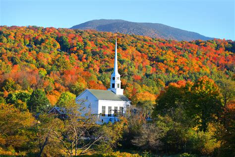 12 Charming New England Towns To Visit In The Fall New England With Love
