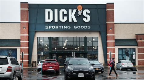 Earnings Dicks Sporting Goods Shares Jump After Retailer Hikes Outlook As It Bounces Back