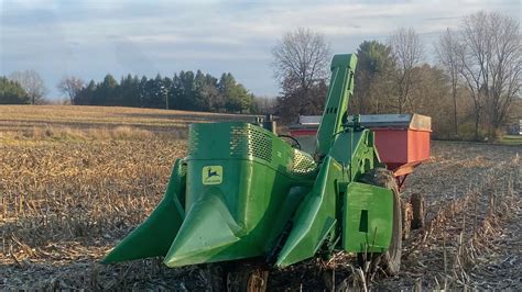 John Deere 3010 Gas And 237 Mounted Corn Picker Youtube