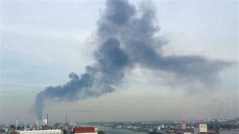Fotos Ludwigshafen Explosion Bei Basf Rauchsäule über Landeshafen