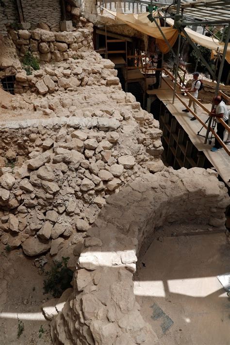 Arqueólogos Israelíes Descubren Nuevos Tramos De La Muralla De