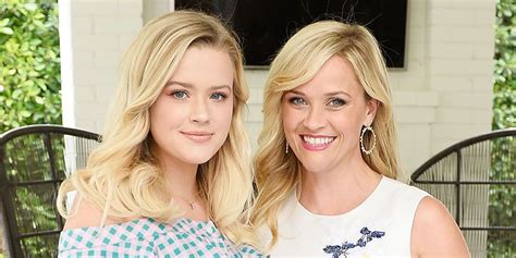 Reese Witherspoon And Daughter Ava Look Like Twins