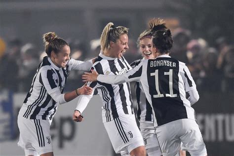 All information about juventus (serie a) current squad with market values transfers rumours player stats fixtures news. La Juventus femminile vince lo scudetto nel primo anno di ...