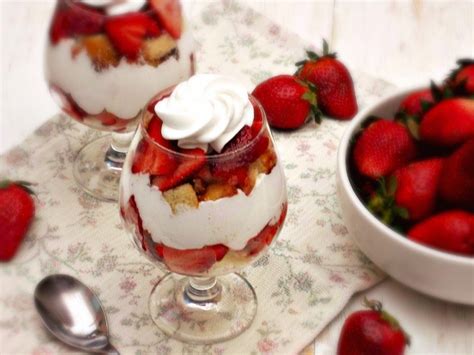 Fresas Con Crema Mexican Strawberries And Cream And Easy Strawberry Shortcake Recipe Sweet