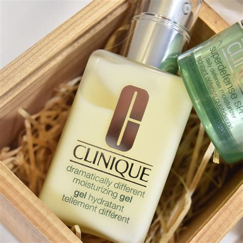 There are some companies that very thoughtfully name their products and suggested usage. Clinique Dramatically Different Moisturizing Gel 125 ml ...