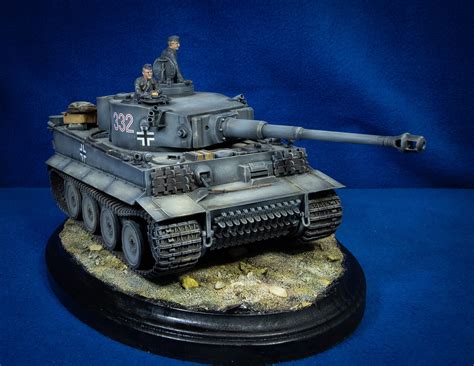 German Tiger I Early Production Tank Plastic Model Tank 1 35