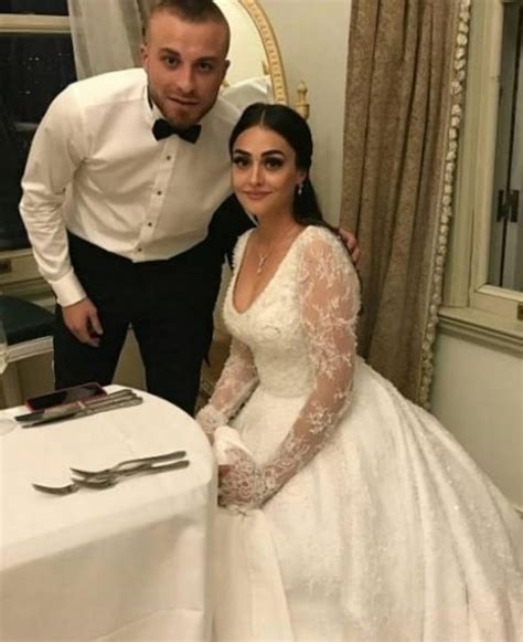 Dirilişin Halimesi Esra Bilgiç Gökhan Töre Ile Evli Olmak Benim Için