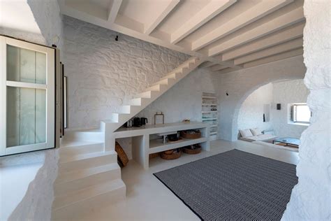 Restored 17th Century Stone House In Greece With Modern