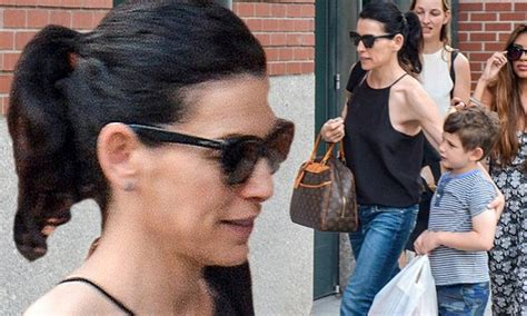 Julianna Margulies Displays Very Slender Arms With Her Six Year Old Son Kieran Daily Mail Online