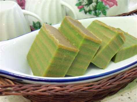 Berbaloi memasak sendiri kerana rasanya memang sangat sedap. love touch ~ zila forever: Kuih Lapis Kacang Hijau