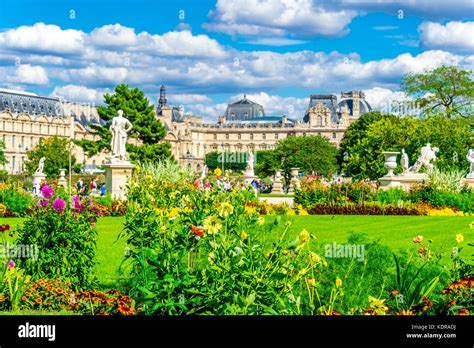 Statues Within The Jardin Tuileries Tuileries Garden And The
