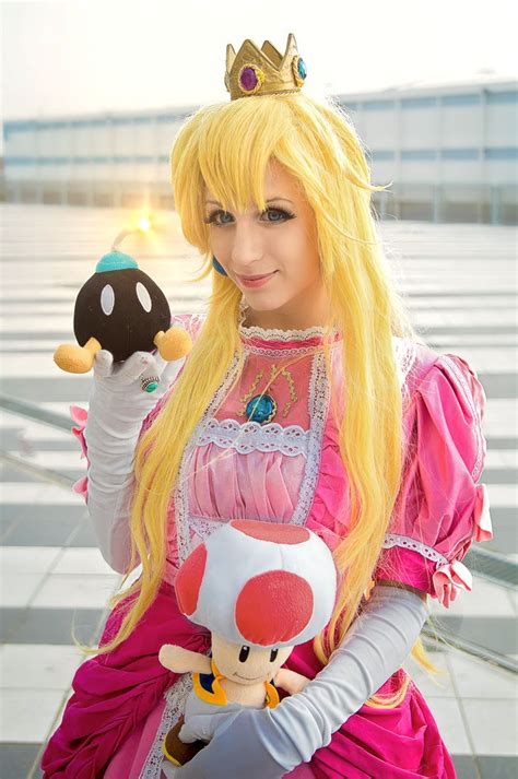 Beautiful Princess Peach Cosplay By Sweetieliz More Cosplay At Allthatsepicand Follow Us On