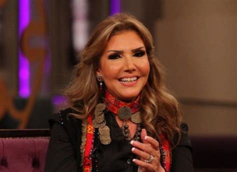 غضبت الفنانة نادية مصطفى، بسبب ما قاله الفنان رامز جلال لمطرب المهرجانات حمو بيكا بالأمس، في برنامج مقالبه رامز عقله طار. نادية مصطفى لـ"الموجز": أنا اكتشاف محمد سلطان وبوجه له ...