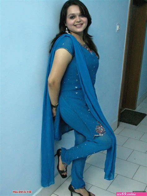 Desi Aunty Tight Salwar Pics Sexy Photos