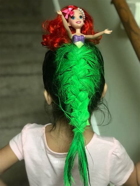 You could also use many of these crazy hair day ideas for halloween or birthday parties. 엄마가 유치원 가는 딸에게 선물해준 '인어공주' 머리.jpg - Newsnack