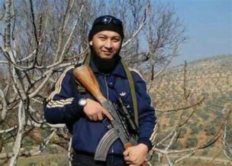 Bekas pemain dram kumpulan ukays, wan mohd aquil wan zainal abidin atau lebih dikenali sebagai akel zainal yang menyertai daesh pada 2014, disahkan maut dalam serangan udara tentera russia di syria, mac lalu. Bekas Gitaris Ukays Disahkan Maut Bersama Isteri Dan Dua ...