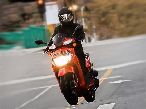 The dash display includes a small digital clock, turn signal and high beam indicator lights and a speedometer that is biased toward kilometers with miles indicated on the inside of the speedo ring. SYM HD 200 EVO specs - 2016, 2017, 2018, 2019, 2020, 2021 ...