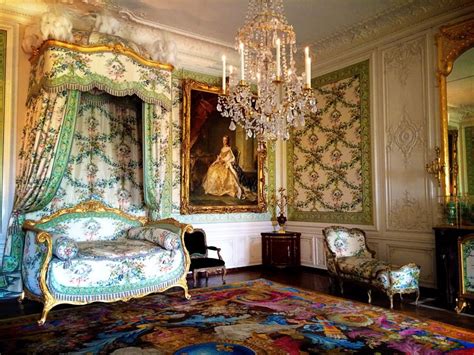 This is a huge place and it gives a glimpse of the life of those who occupied this palace. Beautiful Royal Room Inside The Palace of Versailles