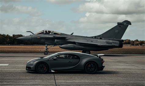 Bugatti Chiron Races Fighter Jet Video Double Apex