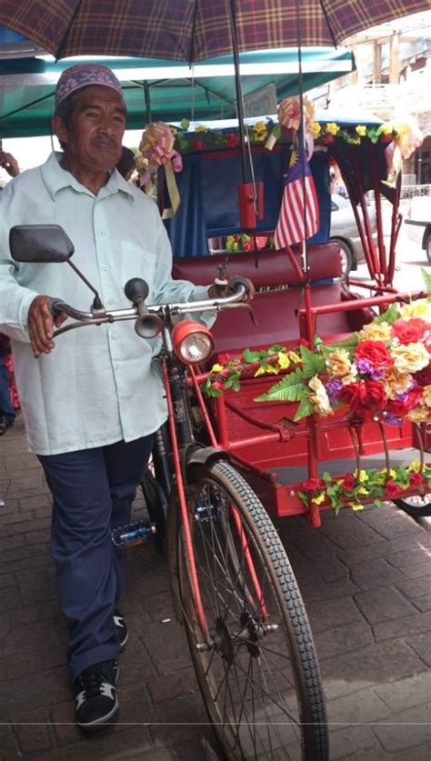 Shto në vendodhjet e preferuara. Trishaw puller at Kuala Terengganu, Malaysia | Terengganu ...