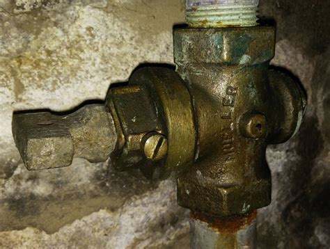 See full list on wikihow.com leak - How can I turn off this water valve? - Home ...