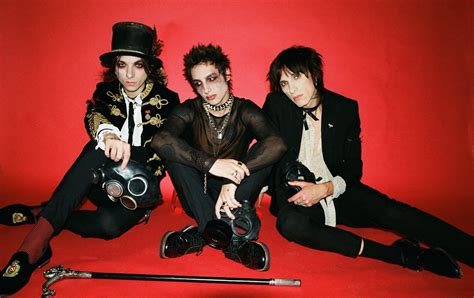 ‘hang On To Yourself By Palaye Royale Song Review Palaye Royale