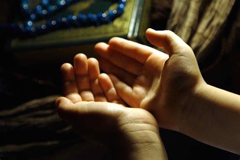 Dengan membaca surah al fatihah, mama bisa semakin mendekatkan diri kepada allah swt dan sekaligus meminta agar si kecil lekas sembuh. Bacaan Doa Saat Anak Sakit Biar Cepat Sembuh dalam Bahasa ...