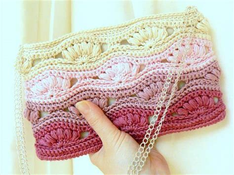 You'll find not just the written pattern, but a detailed tutorial and many inspiring photos! 50 DIY Crochet Purse, Tote & Bag Patterns | DIY to Make