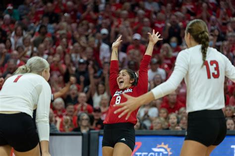 Husker Volleyball Bounces Back To Sweep Kentucky On The Road Sports