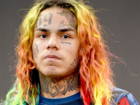 6ix9ine All Body Measurements Including Height Weight Shoe Size And