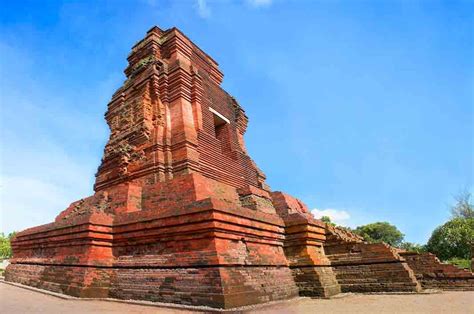 Wisata religi bisa menjadi pilihan anda untuk menghabiskan liburan bersama keluarga. Tempat wisata Di Mojokerto Terbaru 2020 Paling Indah & Murah
