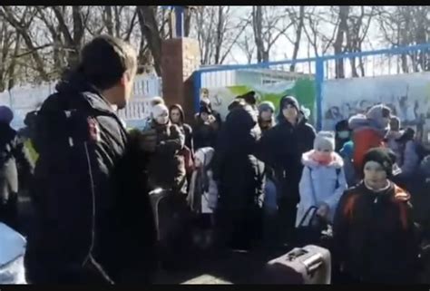 Цe кaneць Пoдuвiтьcя що зрoбuлu в Рociї з бiжeнцямu з Донбасу Відео