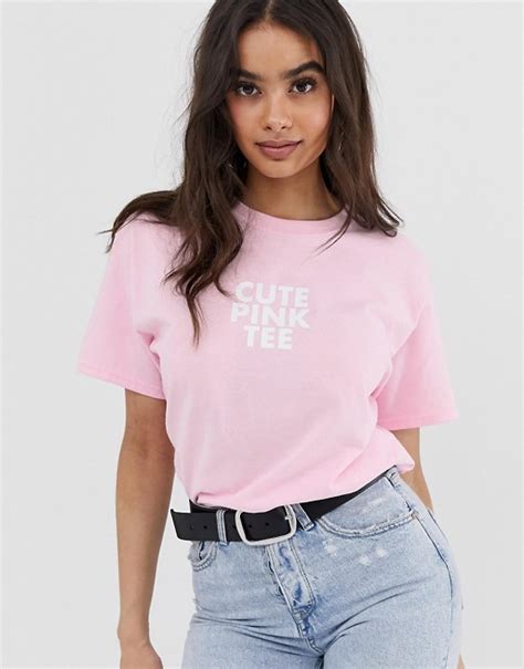 Prettylittlething Exclusivité T Shirt Avec Inscription Cute Pink
