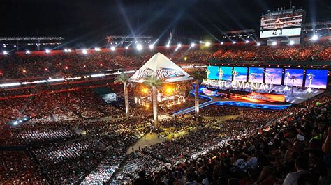 Wwe Lists 10 Strange But True Wrestlemania Facts Cageside Seats