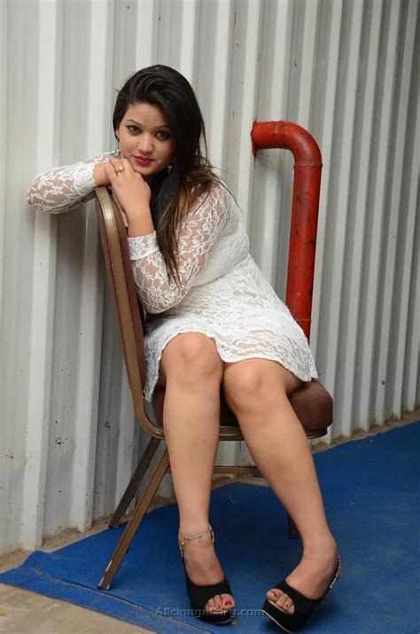 Indian Hot Actress Sexy Pictures Himani Actress Thunder Thighs Sexy