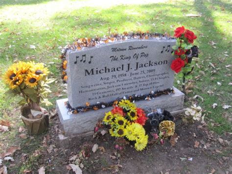 Find the graves of ancestors, create virtual memorials or add photos, virtual flowers and a note to a loved one's memorial. Michael Jackson | Famous Graves & Epitaphs | Pinterest