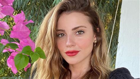 Ezgi eyüboğlu, 15 haziran 1988 günü, başkent ankara'da dünyaya gözlerini açmıştır. Ezgi Eyüboğlu Kimdir? Teşkilat Dizisi Ceren - Yorum Güncel