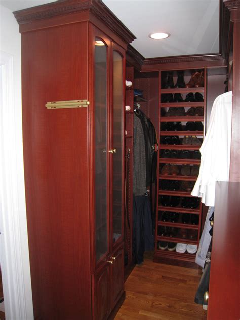 Gentlemen S Walk In Closet Traditional Closet Richmond By Sue