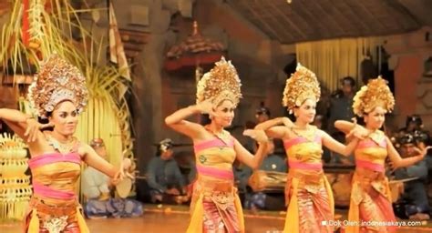 Tari Kecak Di Bali Menggunakan Pola Lantai Jenis Pola Lantai Angka