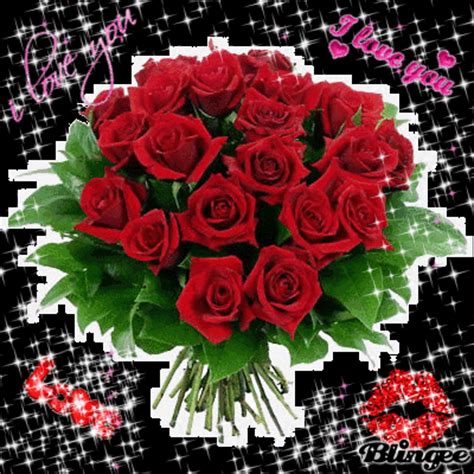 Un bouquet di rose rosse è un regalo che fa la felicità di ogni donna. mazzo di rose rosse Picture #112973788 | Blingee.com